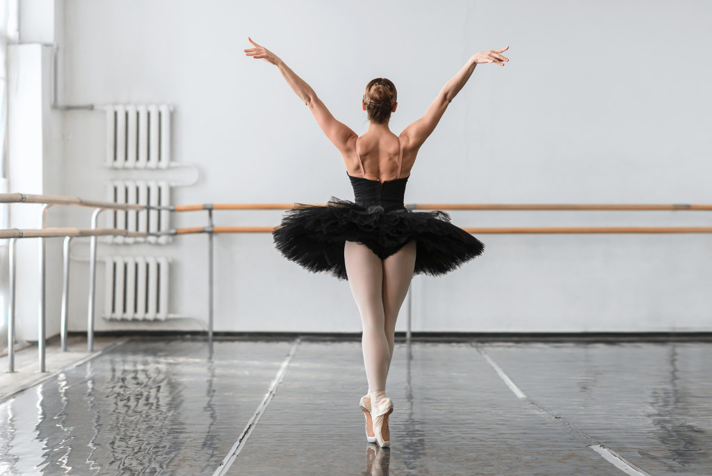 Мулат трахает красивую балерину 
